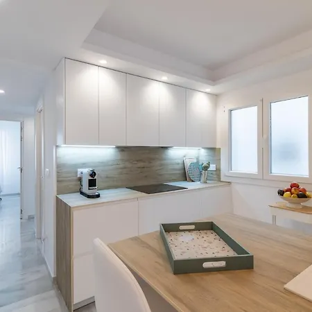 Espectacular Apartamento Estepona, Primera Linea De Playa, Totalmente Reformado En 2023 Apartamento *