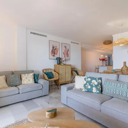 Espectacular Apartamento Estepona, Primera Linea De Playa, Totalmente Reformado En 2023 Estepona