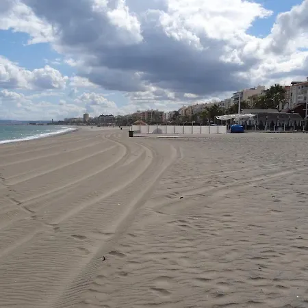 Espectacular Apartamento Estepona, Primera Linea De Playa, Totalmente Reformado En 2023