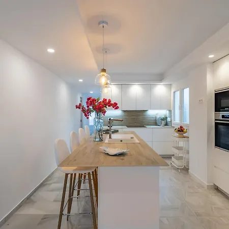 Espectacular Apartamento Estepona, Primera Linea De Playa, Totalmente Reformado En 2023 * Estepona